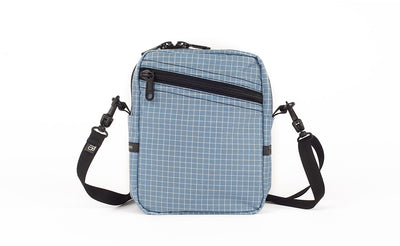 visible variant TB0416-7DNE TB0416-7DLE^^An Everyday Cubelet in Tidal Halcyon (faded blue with a white grid) with a front zipper.