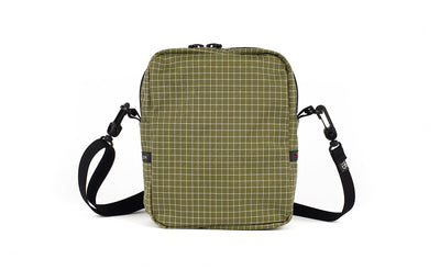 visible variant TB0416-8DNE TB0416-8DLE^^A back view of the Everyday Cubelet in Taiga Halcyon (olive green with a white grid) showing a completely fabric back.