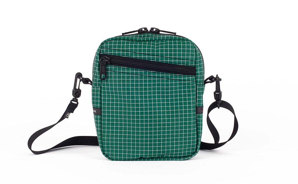 visible variant TB0416-KDGE TB0416-KDNE TB0416-KDLE^^An Everyday Cubelet in Sitka Halcyon (green with a white grid) with a front zipper.