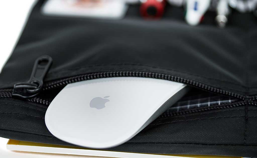 visible variant TB1845-BJ TB1845-LJ TB1845-IJ^^ A close up of the top pocket of the Tri-Star / Western Flyer Freudian Slip, holding an Apple wireless mouse.