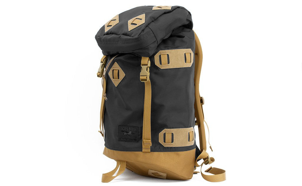 visible variant TB0185-BKLJ^^A 3/4 shot of the Guide's Pack in Black 525 Ballistic.