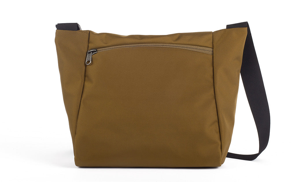 visible variant TB1415-CKCZ^^Reverse shot of an Icon in Coyote (tan) 525 Ballistic with Coyote (tan) zippers.