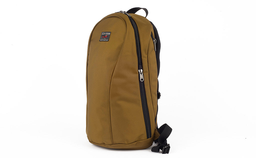 visible variant TB0108-CKDJ TB0108-CKLJ^^A profile shot of the Luminary 15 in Coyote (brown) 525 Ballistic.