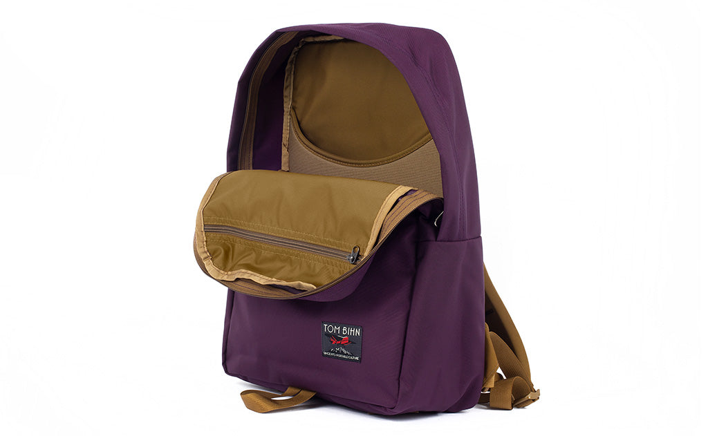 visible variant TB0923-UK^^Interior shot of the Guide's edition Paragon in Aubergine