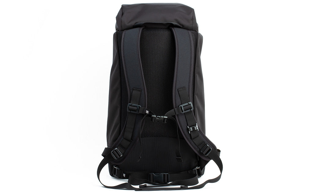 visible detail^^Reverse shot of the Original Shadow Guide 31.