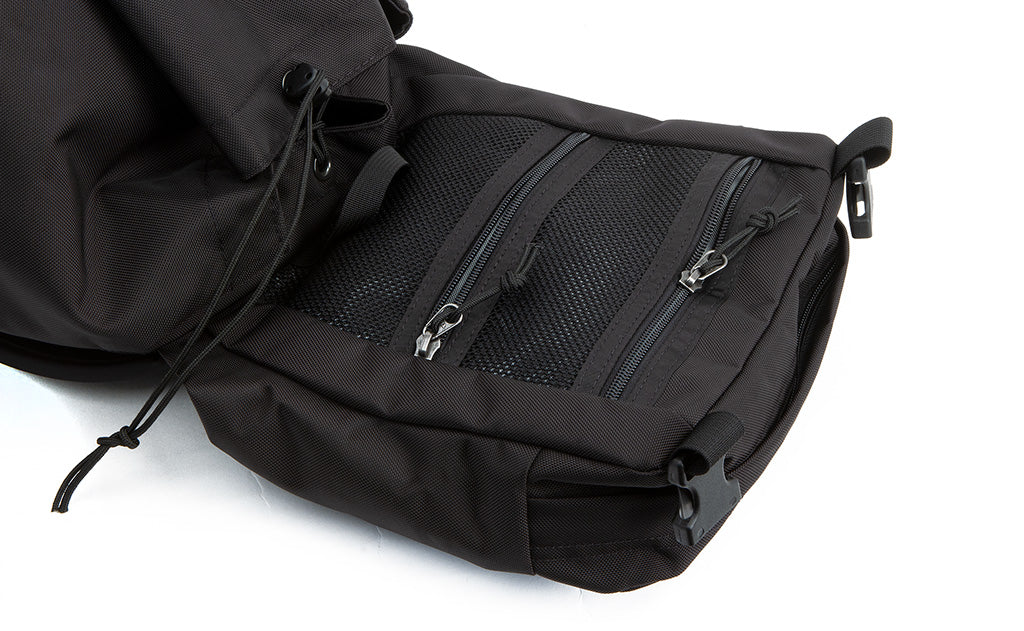 visible detail^^Close shot of the zippered compartments on the top flap of the Original Shadow Guide 31.