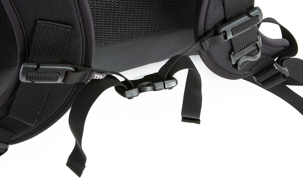 visible detail^^Close shot of the Original Shadow Guide 31's sternum strap.