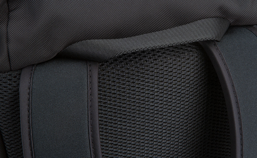 visible detail^^A close shot of the nylon grab handle on the Original Shadow Guide 31.