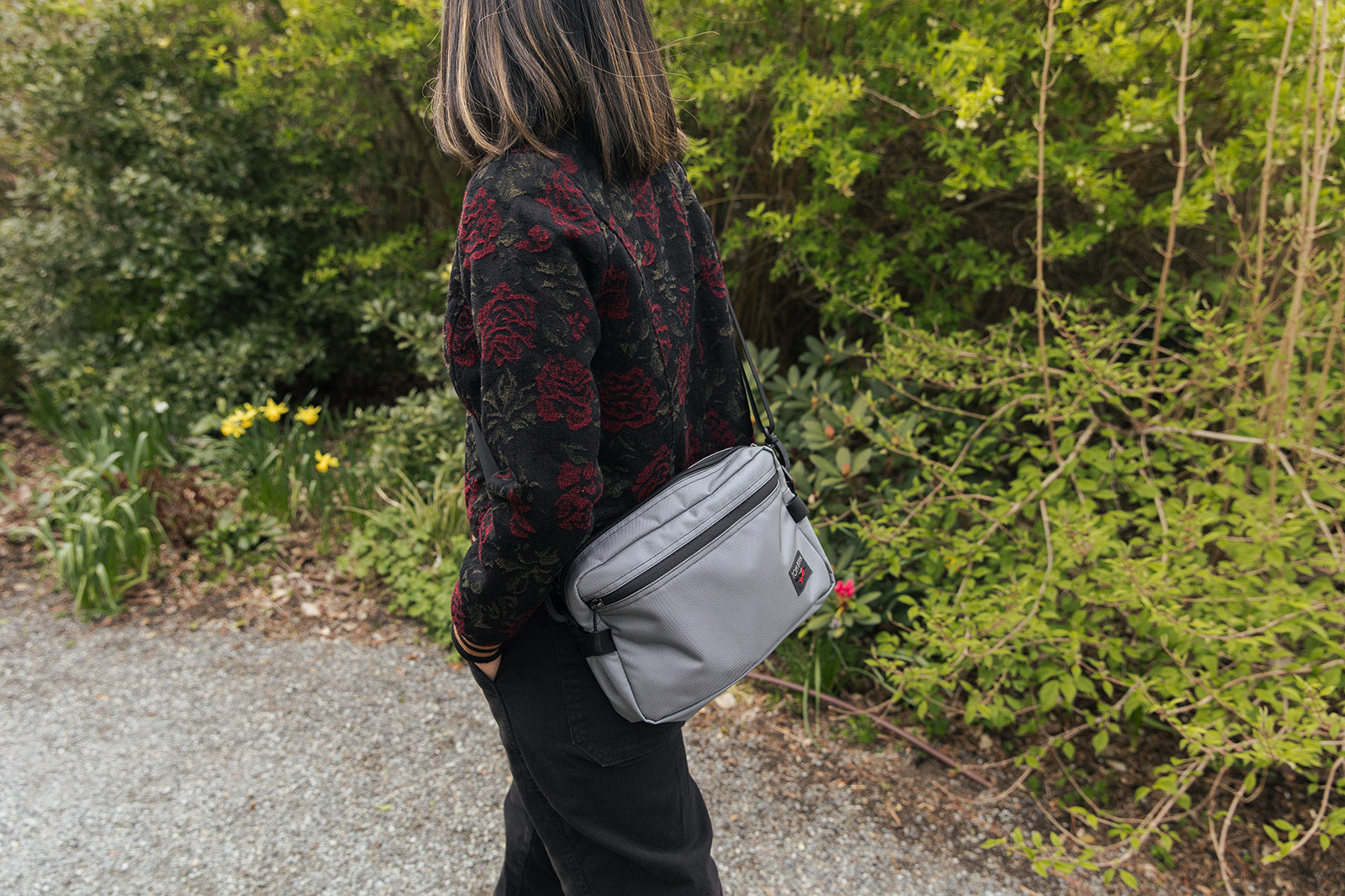 visible lifestyle^^A person carrying the Side Hustle