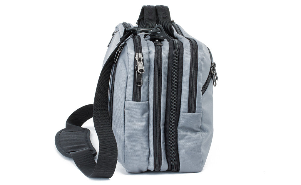 visible variant TB0975-LKLJ^^A side-on shot The Stowaway in Cloud (light grey) 525 Ballistic.