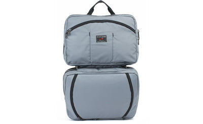 visible variant TB0975-LKLJ^^A shot of the face of The Stowaway in Cloud (light grey) 525 Ballistic with the center compartment.