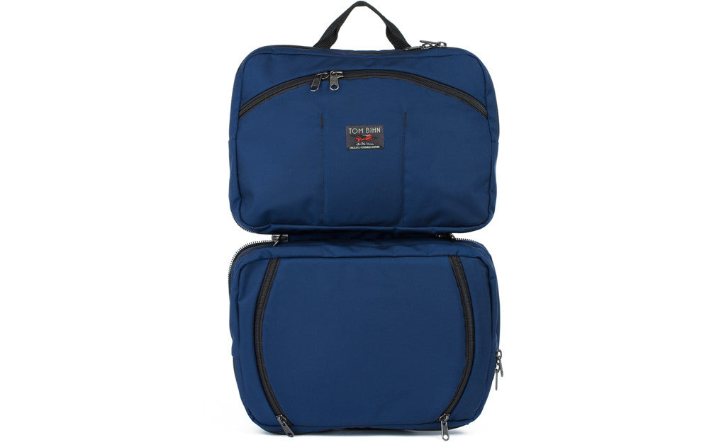 visible variant TB0975-DKGJ^^A shot of the face of The Stowaway in Deep Blue (dark blue) 525 Ballistic with the center compartment open.