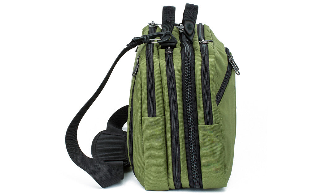 visible variant TB0975-OKYJ^^A side-on shot of The Stowaway in Olive (green) 525 Ballistic.