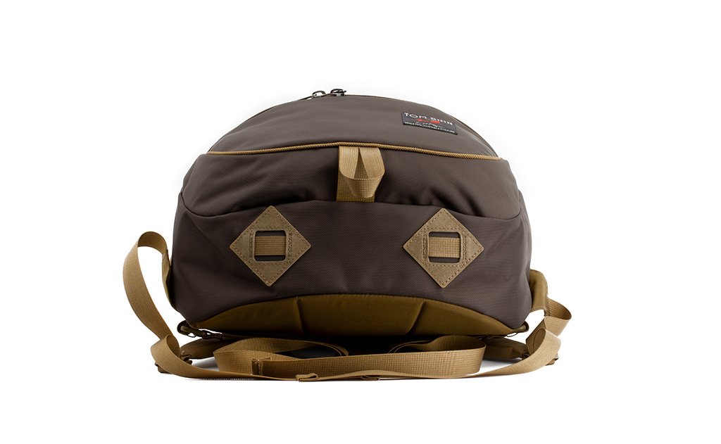 detail  visible^^The bottom of the Guide's Edition Synapse 25 showing the two lashpoints at the bottom of the bag.