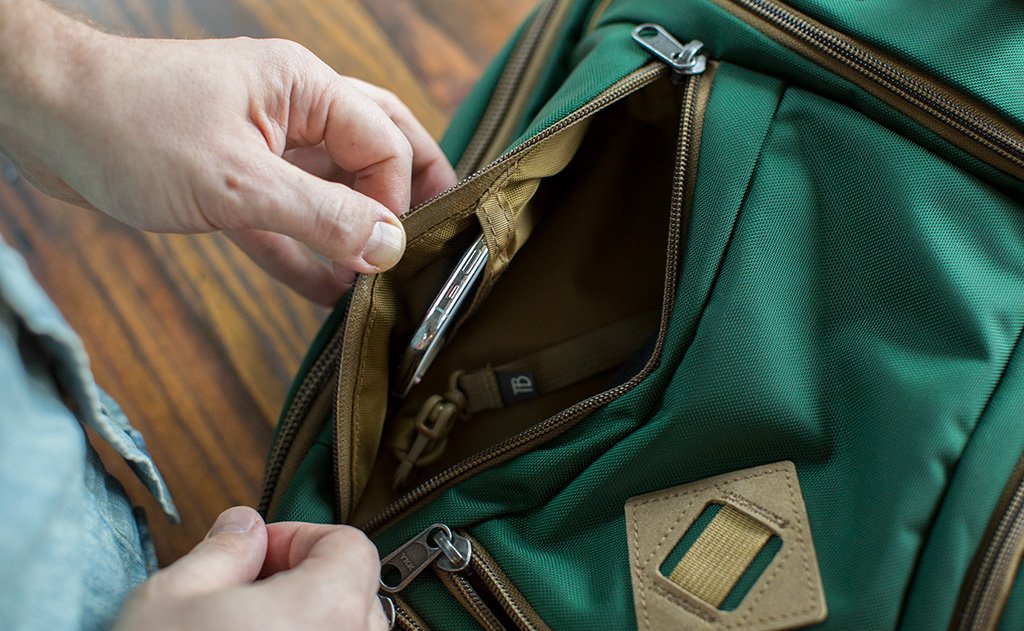 detail visible^^A phone in the large internal pocket of the right side pocket of a Guide's Edition Synik 22.