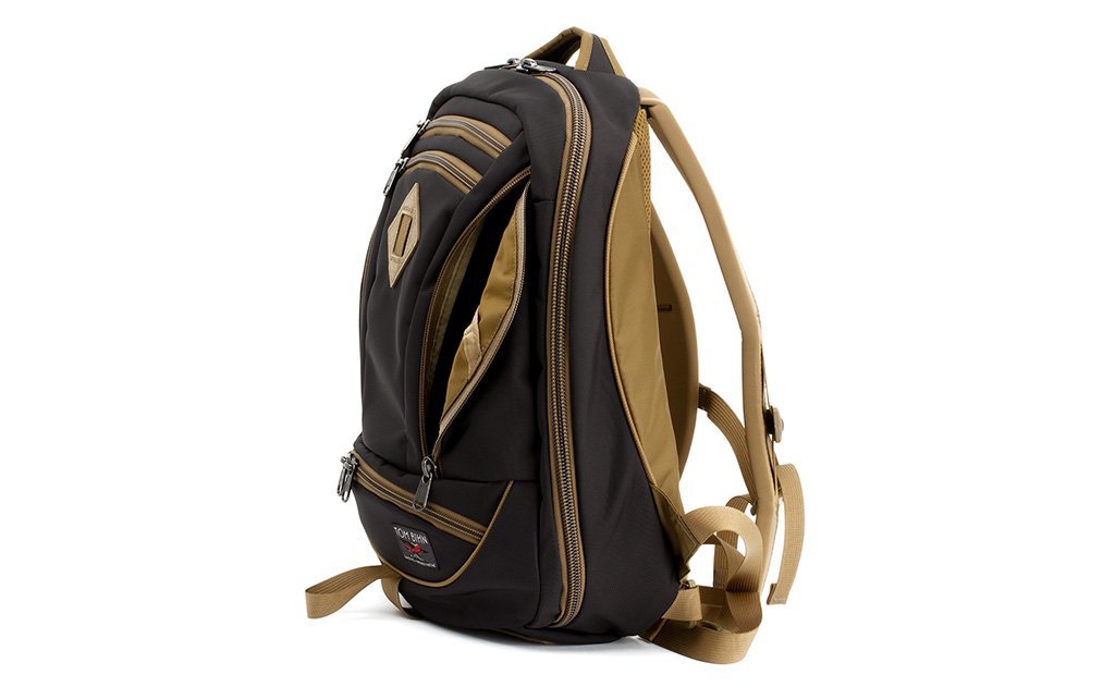 detail visible^^The Guide's Edition Synik 22 with a pocket open to show the Coyote (brown) 210 Ballistic interior.