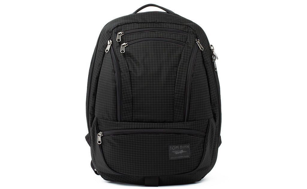 visible variant TB0121-BHND TB0121-BH6D TB0121-BHOD TB0121-BH8D^^A face shot of the Synik 30 in Black (black with grey grid) 400 Halcyon.