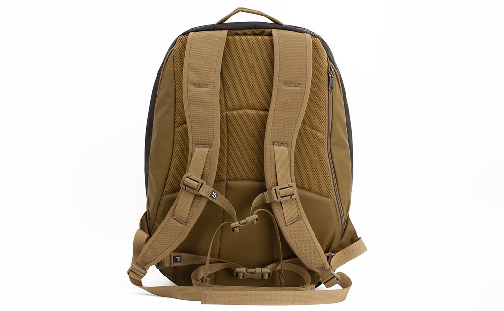 A reverse shot of the Guide's Edition Synik 30.