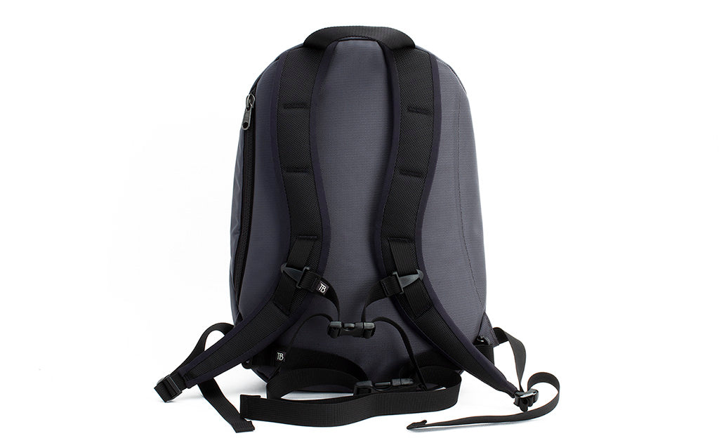 visible variant TB0107-GKLJ TB0107-GKDJ TB0107-GKIJ^^A reverse shot of the Luminary 12 in Nebulous Grey (medium grey) 525 Ballistic.