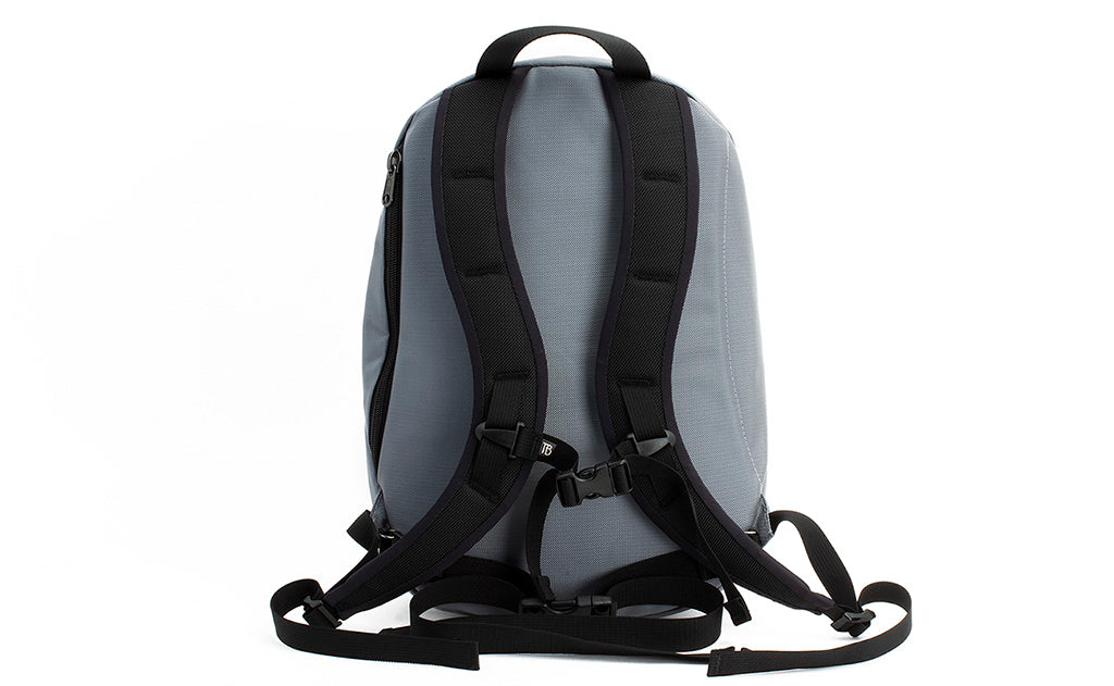 visible variant TB0107-LKDJ^^A reverse shot of the Luminary 12 in Cloud (light grey) 525 Ballistic.