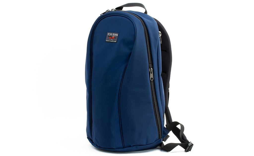 visible variant TB0108-DKCJ TB0108-DKLJ^^A profile shot of the Luminary 15 in Deep Blue (dark blue) 525 Ballistic.