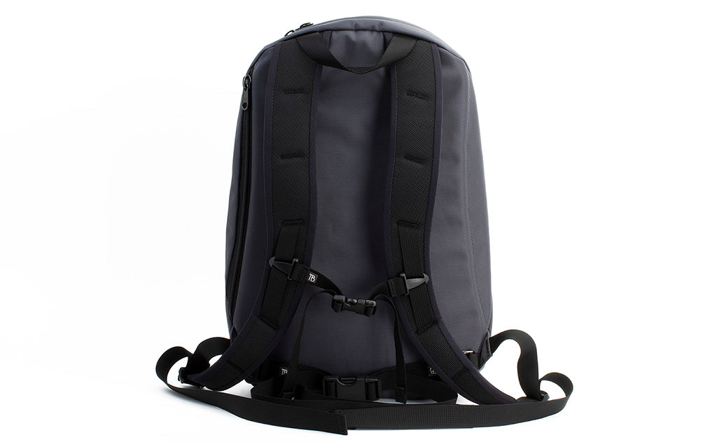 visible variant TB0108-GKIJ TB0108-GKLJ TB0108-GKDJ^^A rear shot of the Luminary 15 in Nebulous Grey (Medium grey) 525 Ballistic.