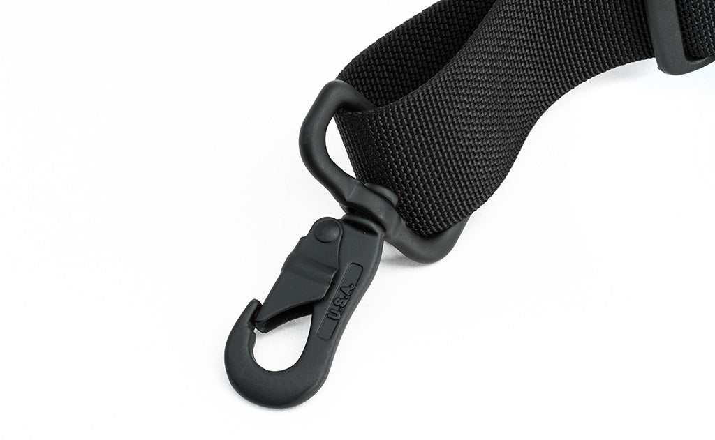 visible variant TB0555^^A close shot of the metal snaphook on the Absolute Shoulder Strap.
