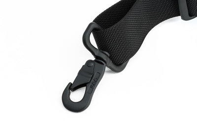 visible variant TB0555^^A close shot of the metal snaphook on the Absolute Shoulder Strap.