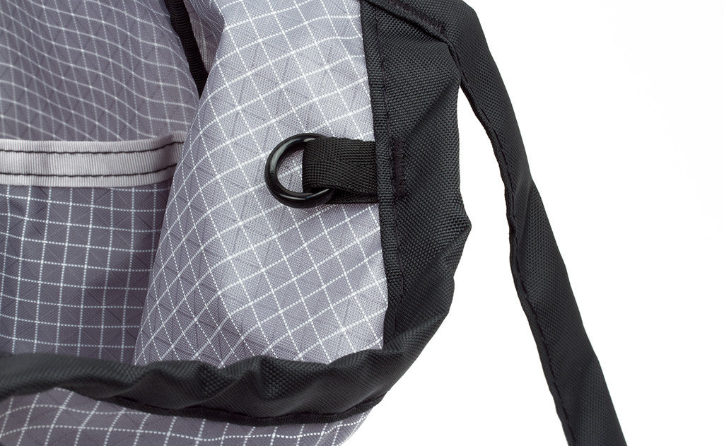 A close shot of the o-ring on the inside of the Original Small Shop Bag.