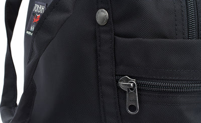 detail visible^^A close shot of the metal snaps on the Pop Tote.