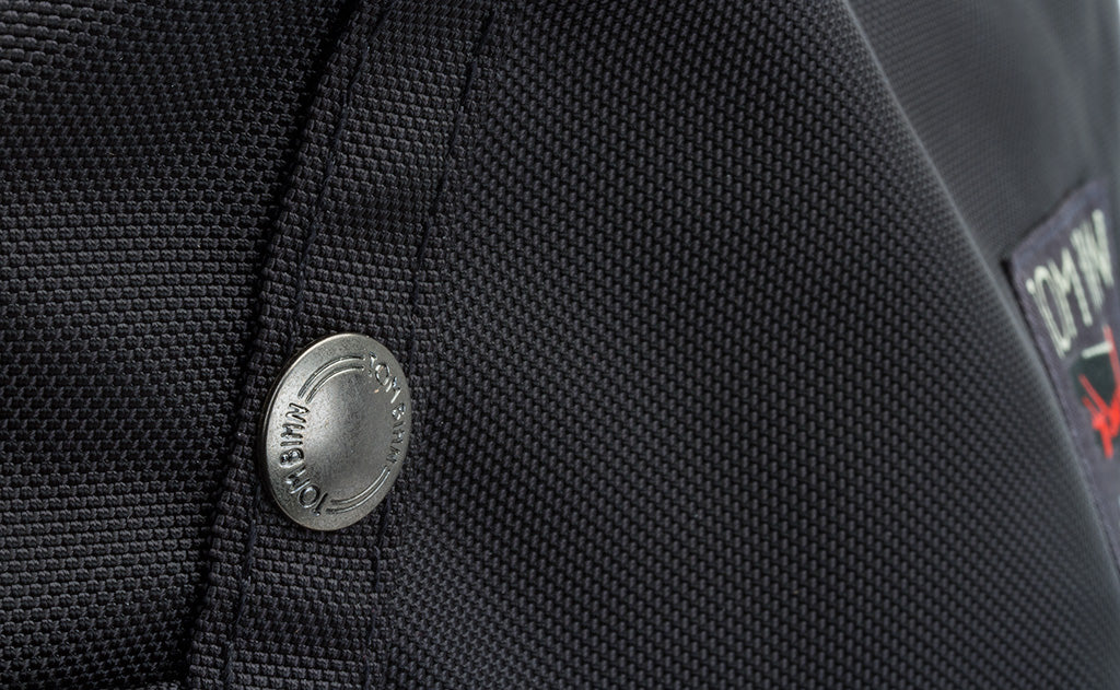 detail visible^^A close shot of the metal snaps on the Pop Tote