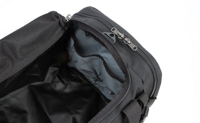 visible detail^^An close shot of the interior pockets in the main copmartment of the Road Buddy Duffel 60.
