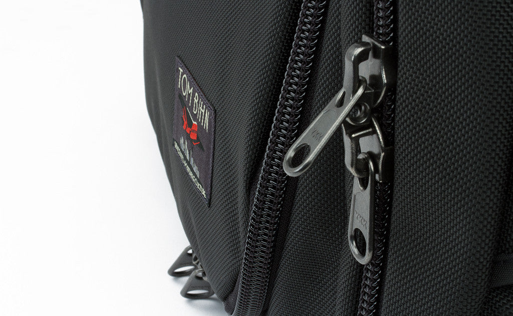 detail visible^^A side view of the Aeronaut 30 showing the zippers.