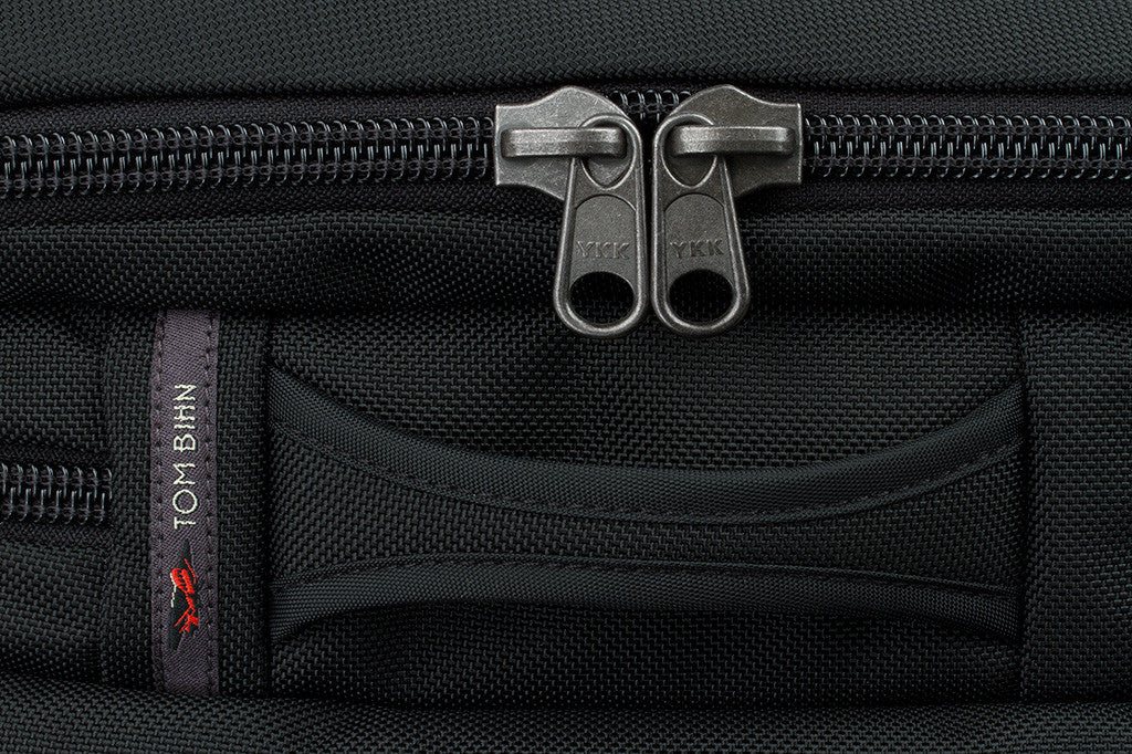 detail visible^^A close shot of the main compartment zipper chain.