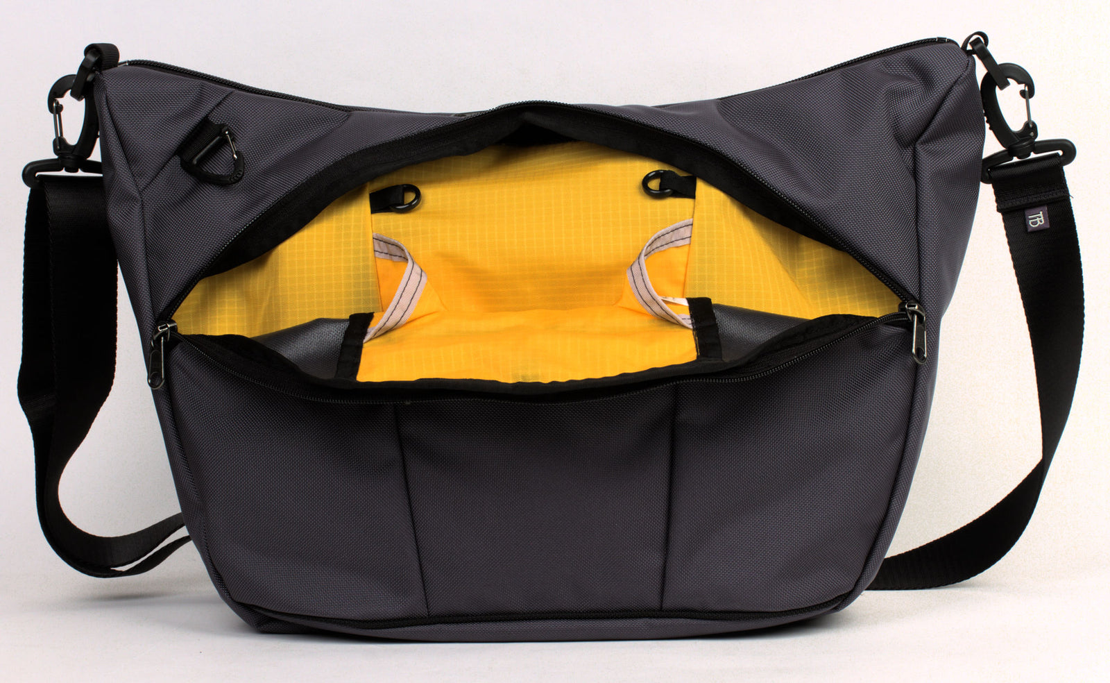 visible variant TB1405-GKRL^^Parental Unit in Nebulous Grey (medium grey) 525 Ballistic with Island (yellow with light yellow grid) 210 Cerylon.