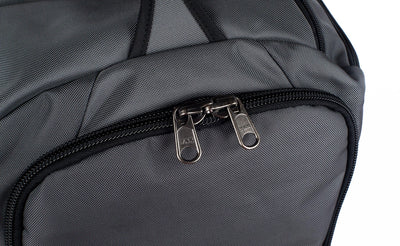 visible detail ^^ A close up of the main compartment's YKK zippers.