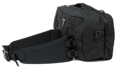 visible variant TB0907-BHID TB0907-BHND^^The top pocket of the Hero's Journey in Black (black with grey grid) 400 Halcyon with the padded hip belt connected.