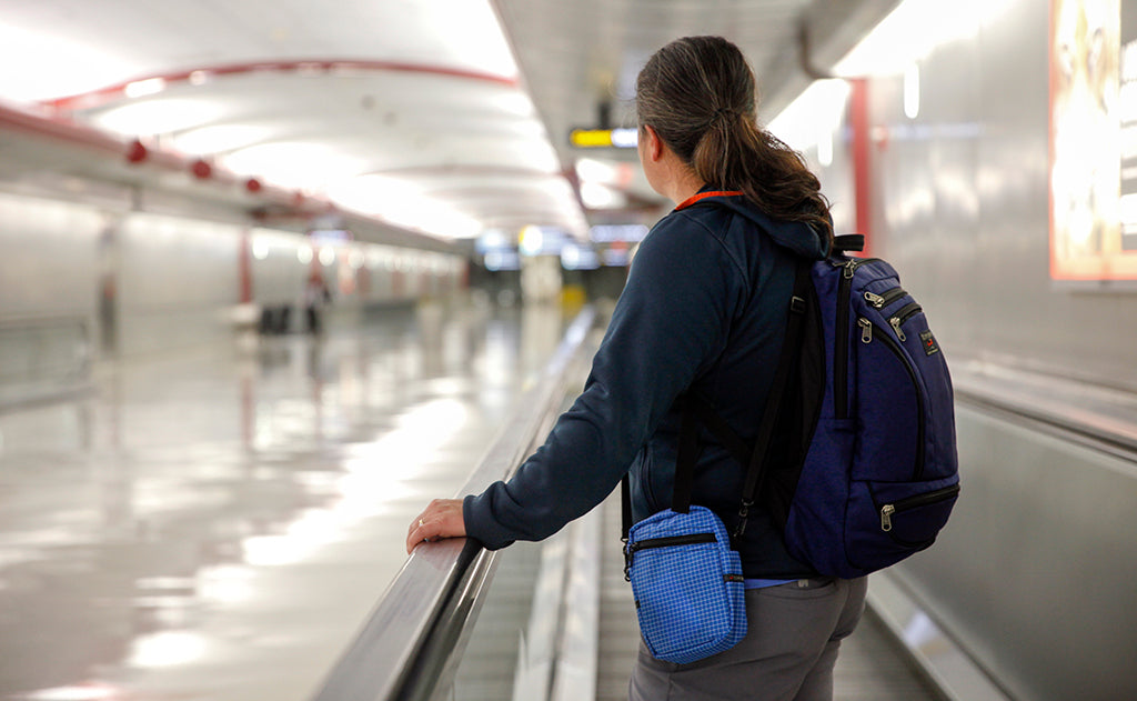 lifestyle visible^^Person wearing a Synapse 19 and an Everyday Cubelet at the airport.