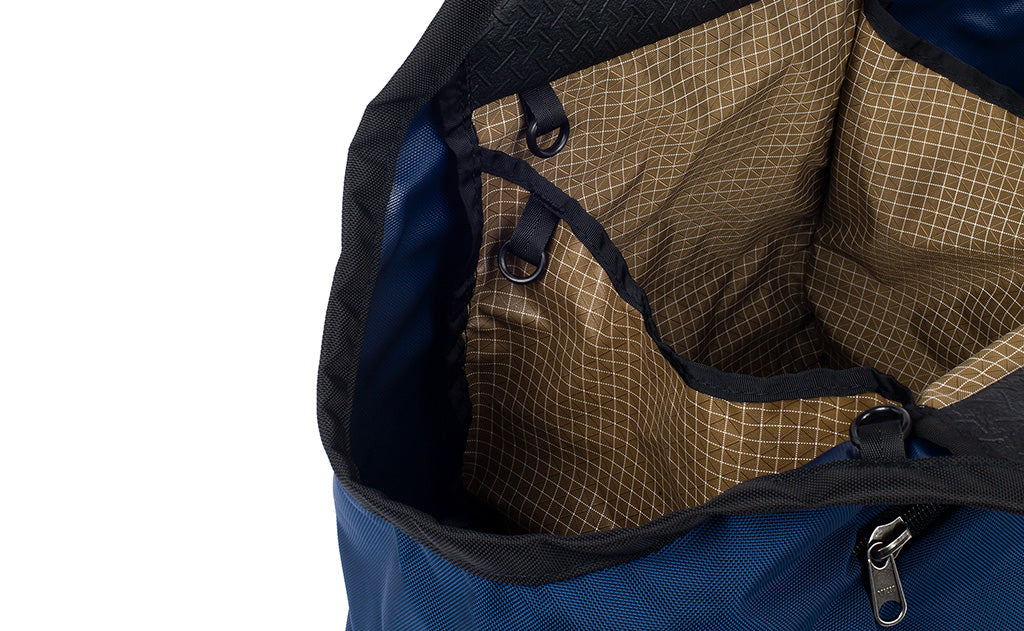 detail visible^^Close-up of one of the side pockets of the Truckasana. Showing off lots of O-rings! Three in total; one in the main compartment and two in the end/side pocket.