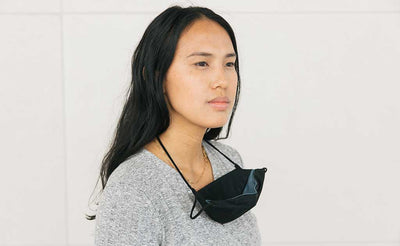 visible variant ME00012-BO^^Person wearing the V6 Mask in Black, size Small/Medium.