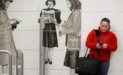 lifestyle visible^^A person carrying a Black 525 Ballistic Western Flyer using the optional Absolute Shoulder Strap in an airport.