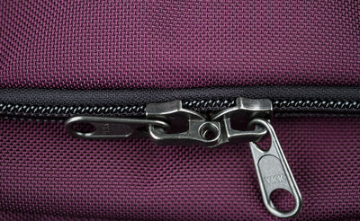 detail visible ^^ A close shot of the locking zippers on the Yeoman Duffel.