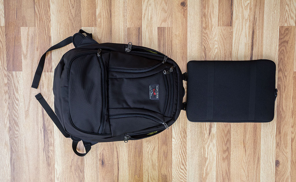 detail visible^^A Cache pulled out of the Synapse attached using the included rail clips.