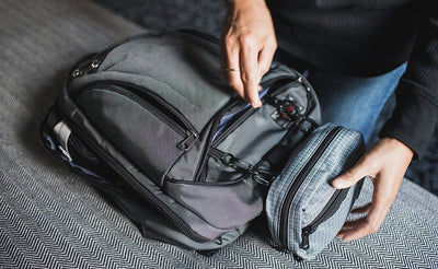 visible lifestyle ^^ The HLT1 attached by carabiners in the bottom pocket of the Synik 22.