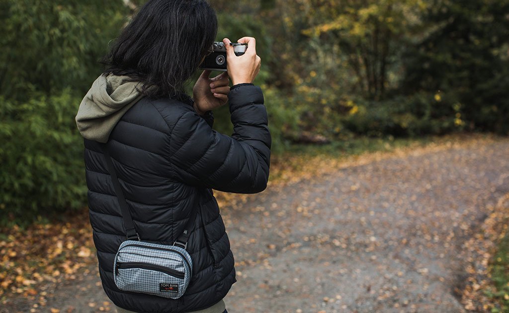 visible lifestyle ^^ A person using the HLT1 with a shoulder strap.