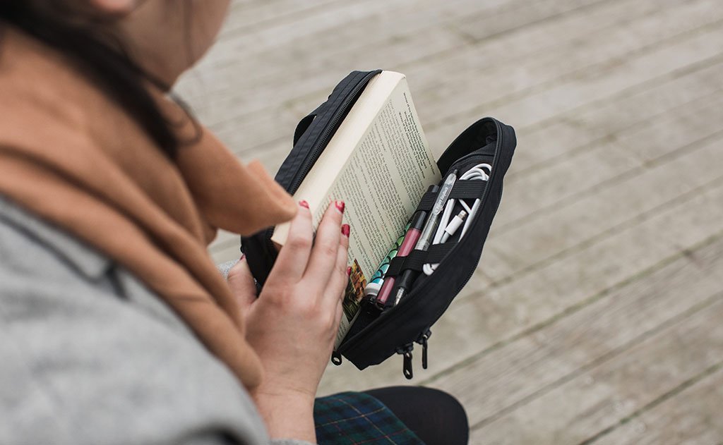 visible lifestyle ^^ A person holding the HLT2 open like a book.