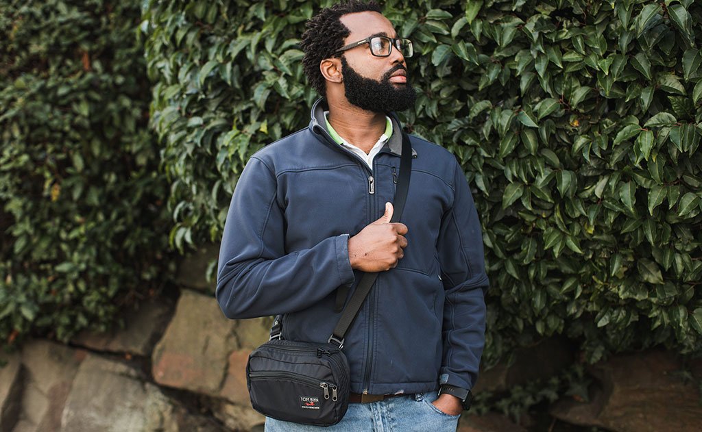visible lifestyle ^^ A person wearing the HLT2 crossbody with a shoulder strap.
