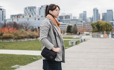  lifestyle ^^ A person in profile wearing the HLT2 with a shoulder strap.