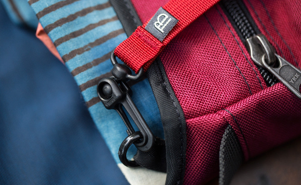 visible^^A close shot of a the snaphook of a Key Strap attached to the o-ring in a Small Cafe Bag.