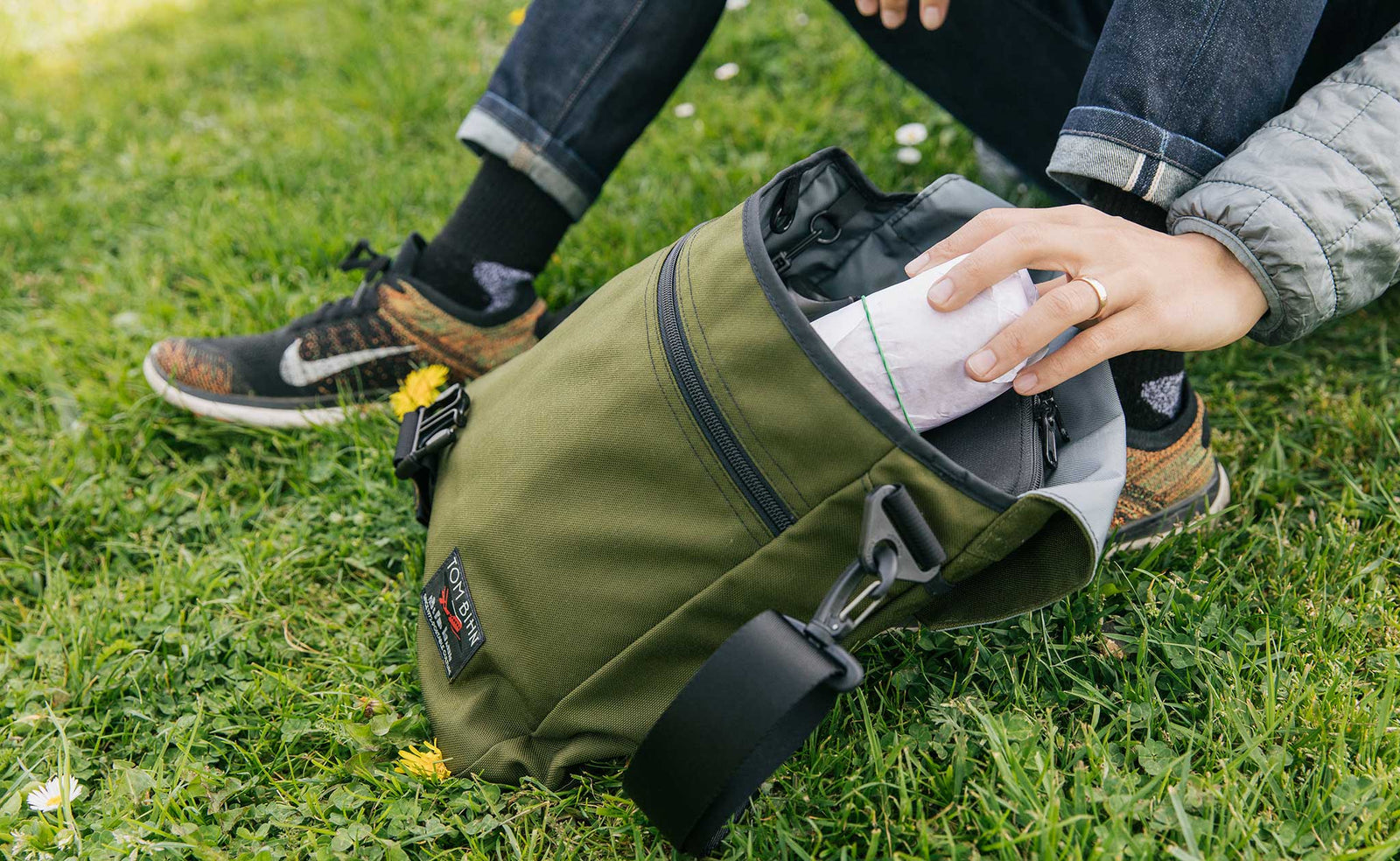 lifestyle visible^^Person pulling a sandwich out of a Large Cafe Bag.